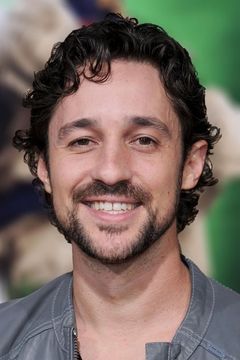 Thomas Ian Nicholas interpreta Ethan