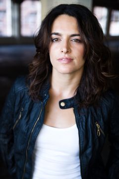 Courtney Munch interpreta Infected