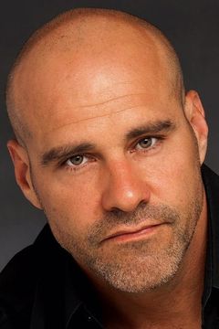 Rey Hernandez interpreta Navy SEAL Group