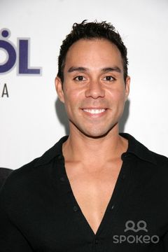 Mauricio Sanchez interpreta Eduardo / Housekeeper