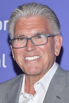 Mike Francesa interpreta Mike