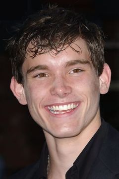 Stephan Bender interpreta 15 Year Old Clark