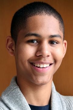 Rhenzy Feliz interpreta Alex Wilder