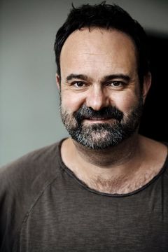 Tom Keune interpreta Herr Sackbrot