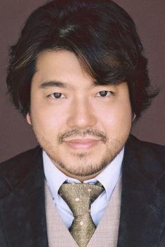 Takuya Matsumoto interpreta Sushi Waiter