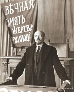 Michael Bryant interpreta Lenin