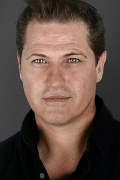 David Dukas interpreta Merc Driver