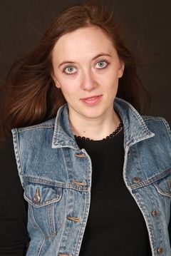 Sophie Karl interpreta Female Geek (uncredited)