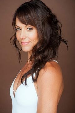 Alice Rietveld interpreta Bride to Be