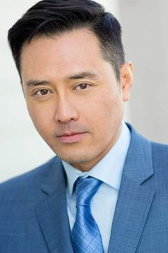 Lawrence Chau interpreta Chinese Newscaster #2