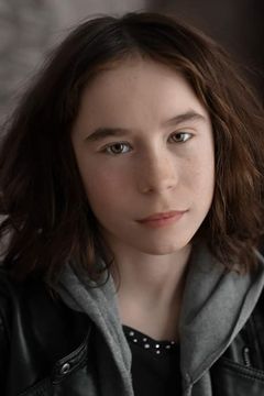 Katie Lunman interpreta Chris Unwin