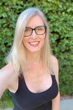 Andrea James interpreta Voice Coach
