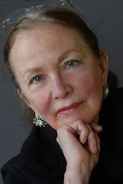 Brooke Hayward interpreta Connie