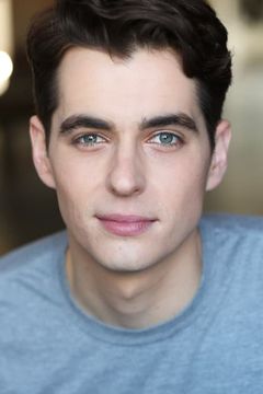 Kyle Selig interpreta Ryan