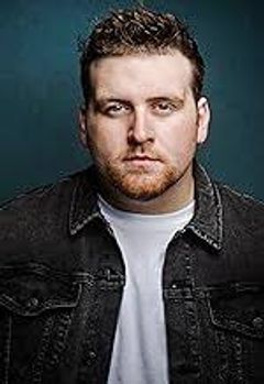 Tucker Bowman interpreta Dave
