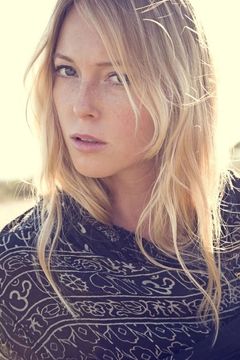 India Oxenberg interpreta Mattie