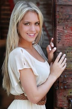 Ashley Pike interpreta Britney