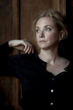 J. Smith-Cameron interpreta Gerri Kellman