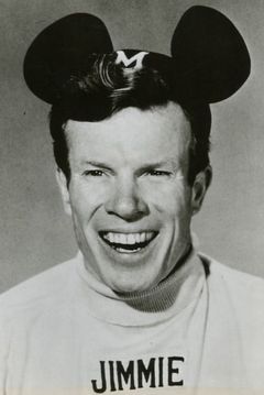 Jimmie Dodd interpreta Convict Grant (uncredited)
