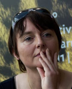Beata Lehmann interpreta Woman with Champagne