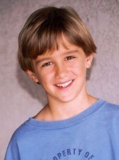 Jack Weber interpreta Young Kenai