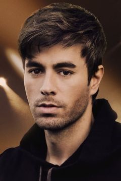 Enrique Iglesias interpreta Self