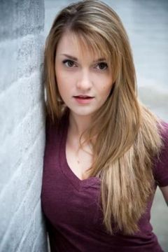 Georgina Minter-Brown interpreta Marie (Teen)