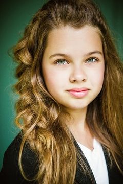 Sofia Mali interpreta Young Katie