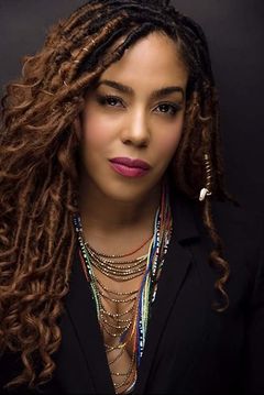 De'Adre Aziza interpreta Bailiff
