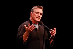 Tom Bodett interpreta Station Agent