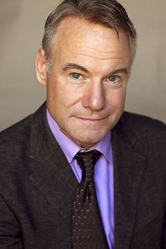 Jim Meskimen interpreta Ray Price