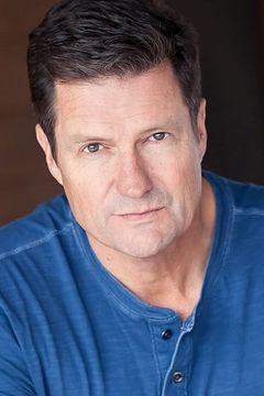 Dean Denton interpreta Marine Recruiter (uncredited)