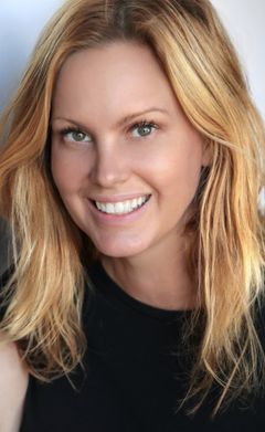 Catherine Stone interpreta Player's Wife