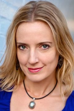 Andrea Lee Davis interpreta Zoe