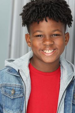 Bentley Cooper interpreta Derek