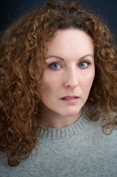 Vivien Reid interpreta Mum