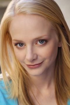 Erin Wilhelmi interpreta Adelheid