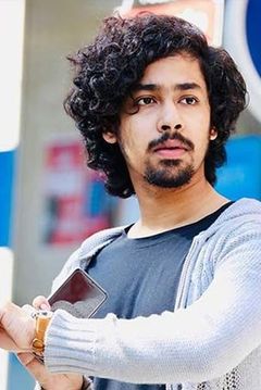 Riddhi Sen interpreta Cafe Man
