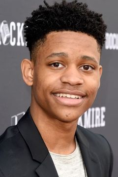 Tyrel Jackson Williams interpreta Leo Dooley