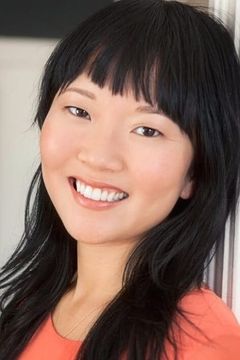 Tara Brook interpreta Receptionist Abby