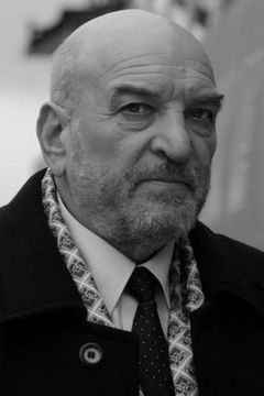 Aleksey Petrenko interpreta Josef Stalin