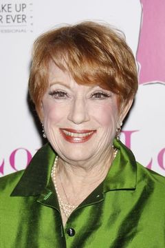 Nancy Dussault interpreta Carol Kornpett