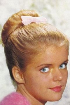 Candy Moore interpreta Linda