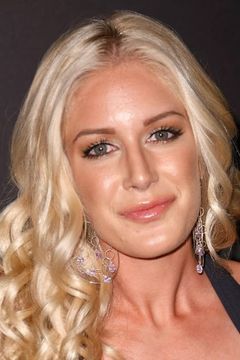 Heidi Montag interpreta Adon's Wife