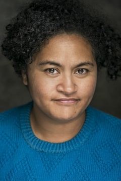 Louise Tu'u interpreta Baku's Mother