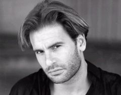 Jamie Donovan interpreta Detective