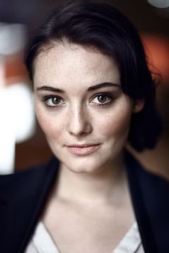Maria Ehrich interpreta Gwendolyn Shepherd