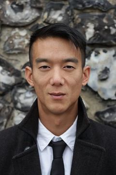 Mark Chiu interpreta Bhutanese Prison Guard #2