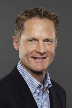 Steve Kerr interpreta Steve Kerr (uncredited)