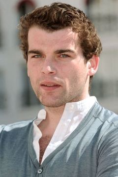 Stanley Weber interpreta Comte St. Germain